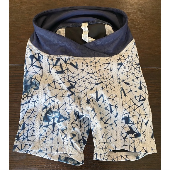 RARE Lululemon Pedal Pace Shorts 4 Silver/Blue - Picture 7 of 11